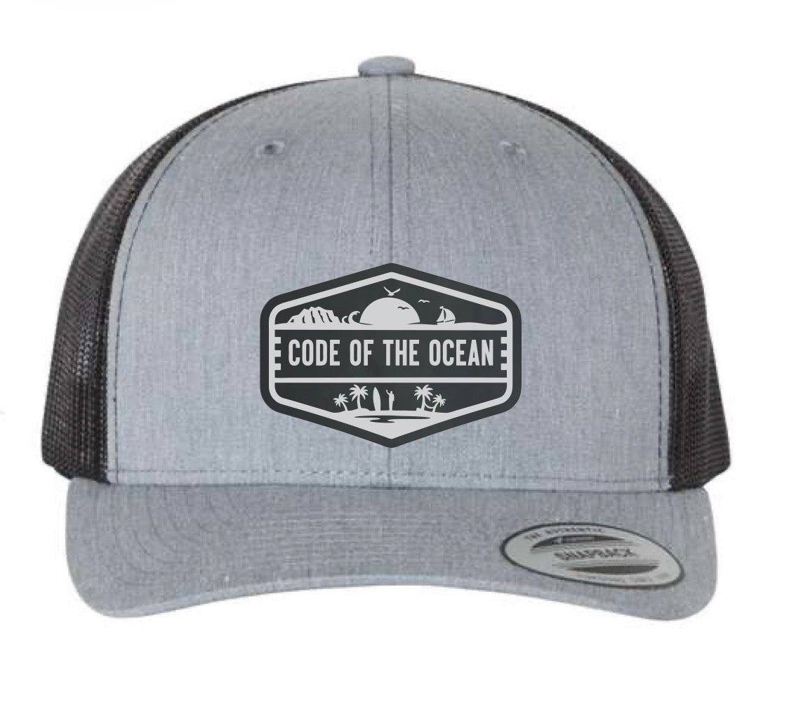Trucker hat in grey with leather patch